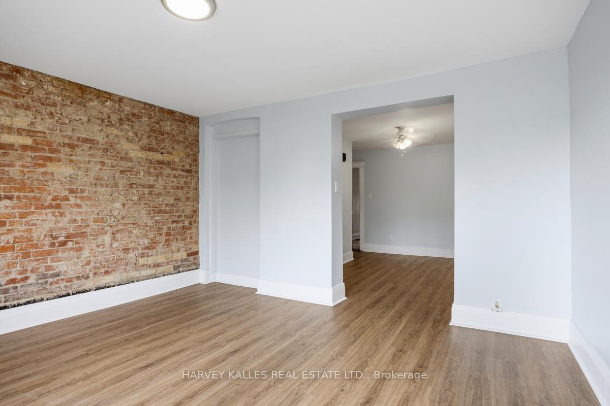914 Bloor Street W Upper, Toronto Unit: Upper