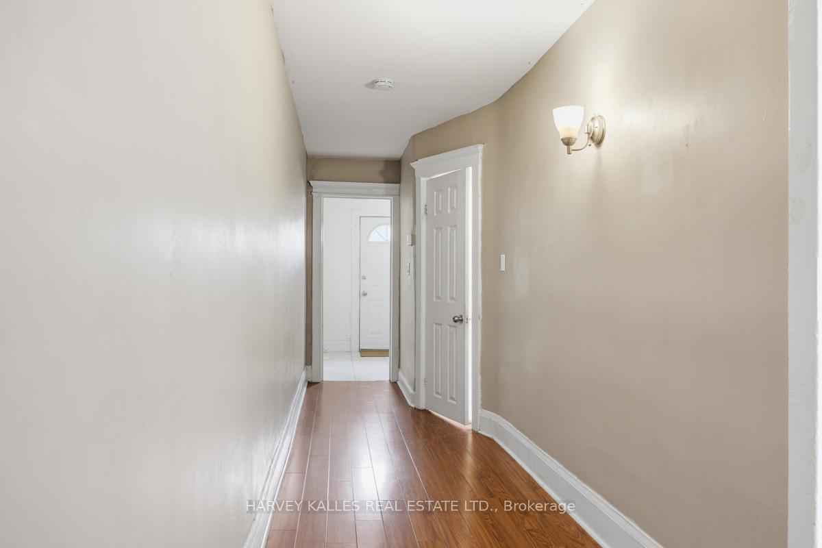 914 Bloor Street W Upper, Toronto Unit: Upper