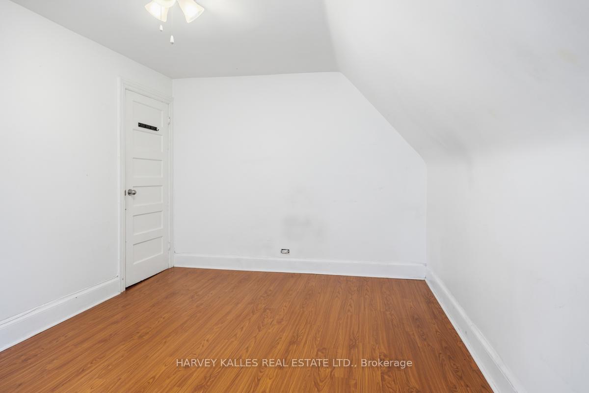 914 Bloor Street W Upper, Toronto Unit: Upper