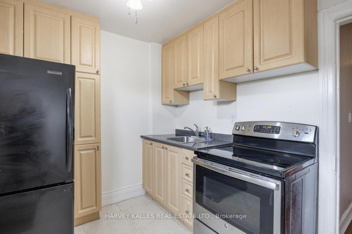 914 Bloor Street W Upper, Toronto Unit: Upper