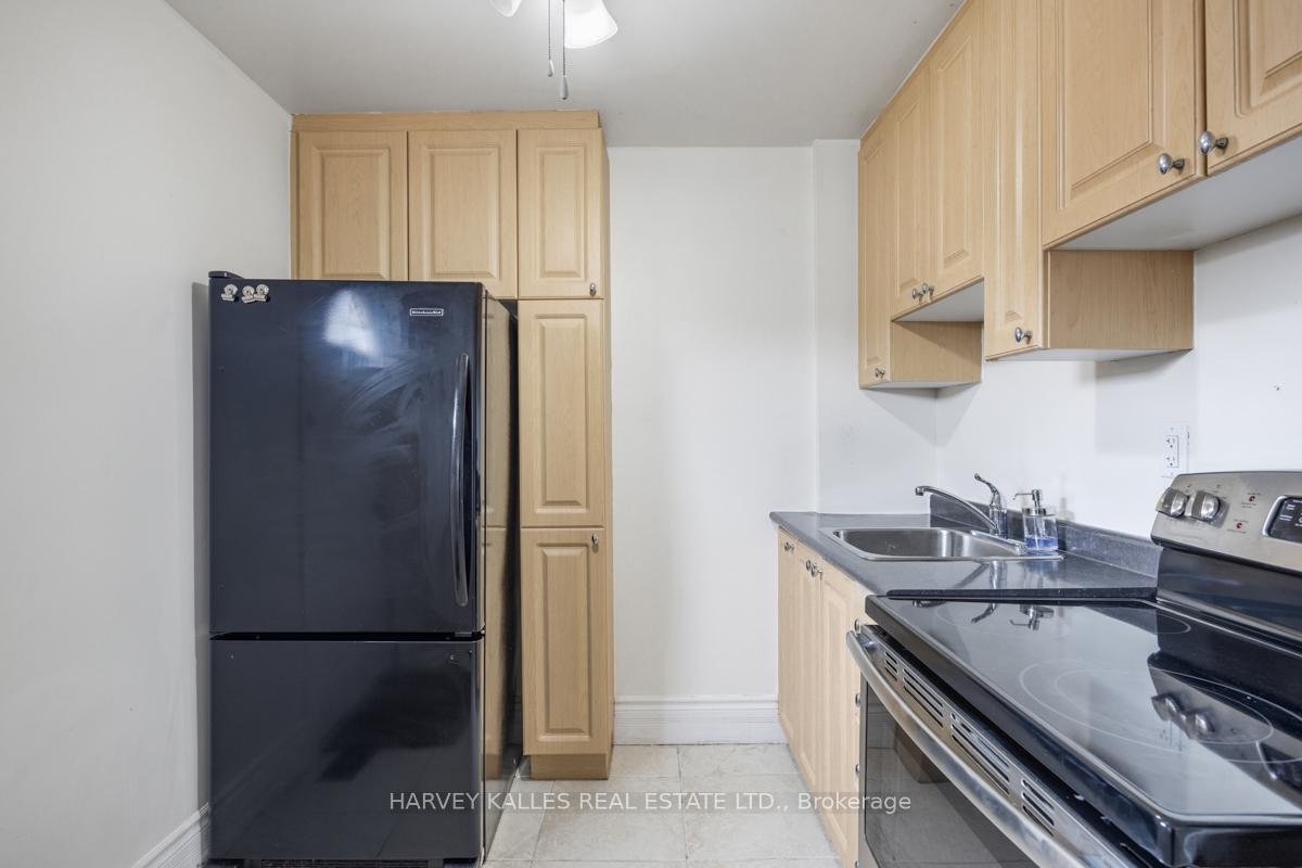 914 Bloor Street W Upper, Toronto Unit: Upper