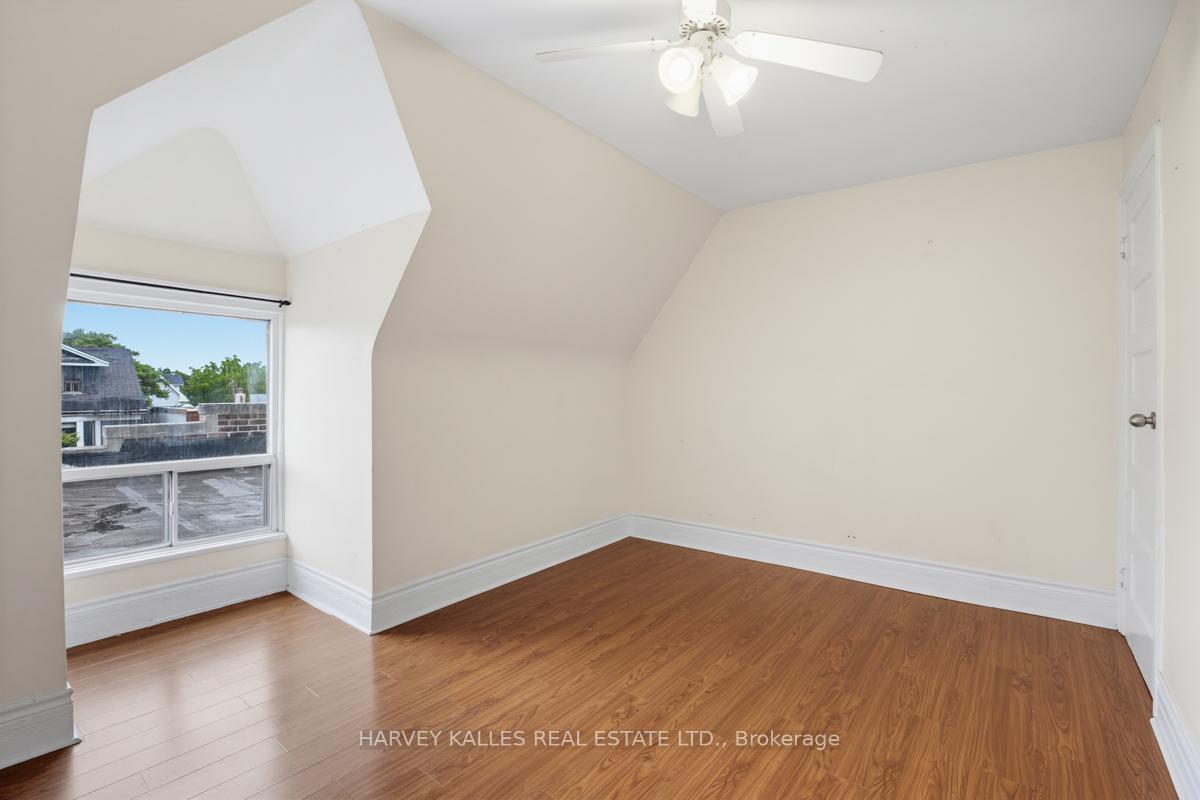 914 Bloor Street W Upper, Toronto Unit: Upper