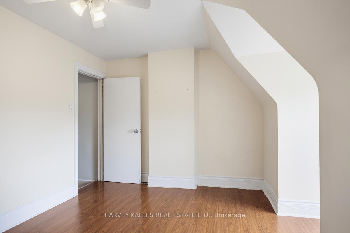914 Bloor Street W Upper, Toronto Unit: Upper
