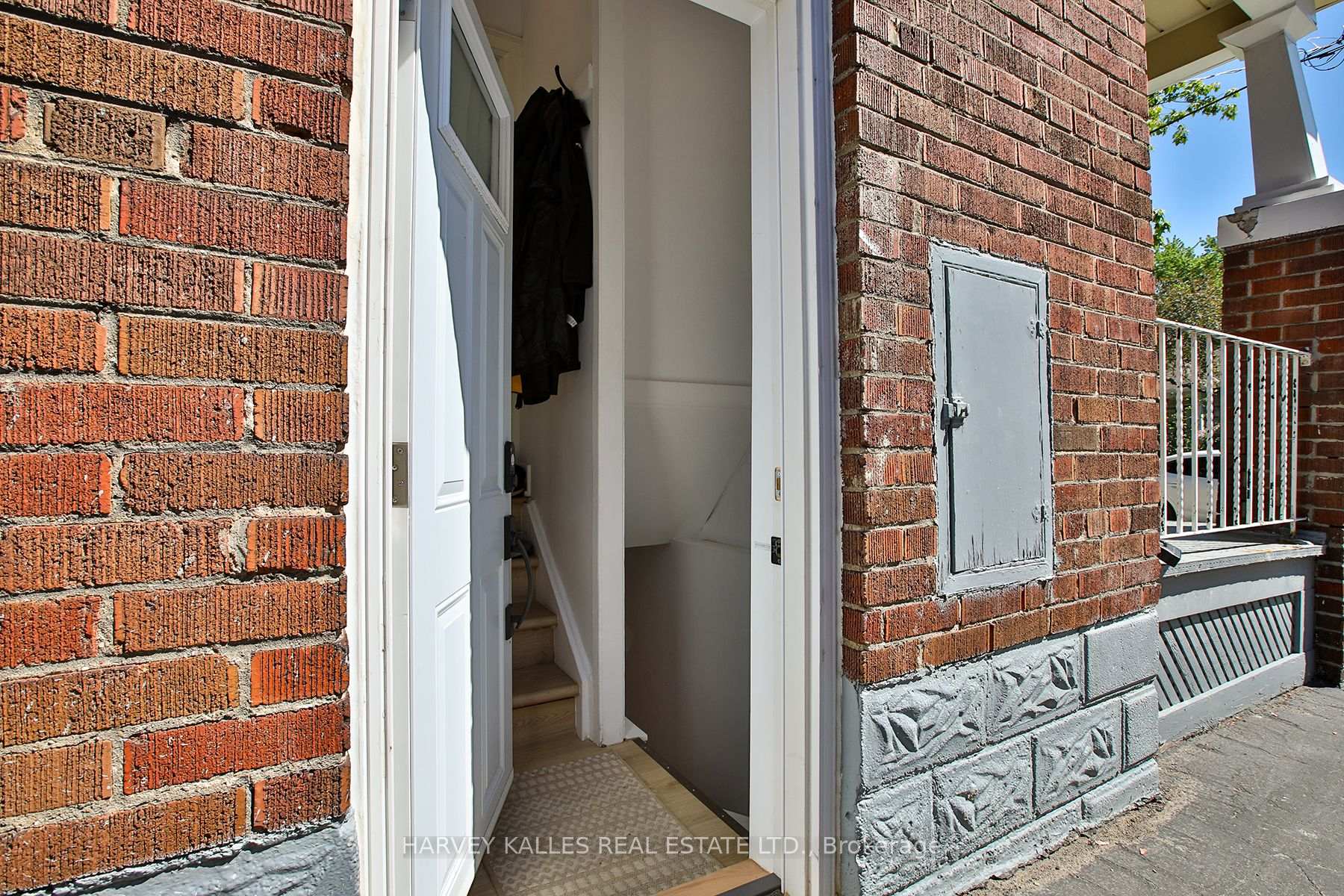 112 Fourth Street, Toronto