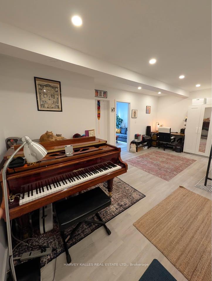1982 Eglinton Avenue W 1, Toronto Unit: 1