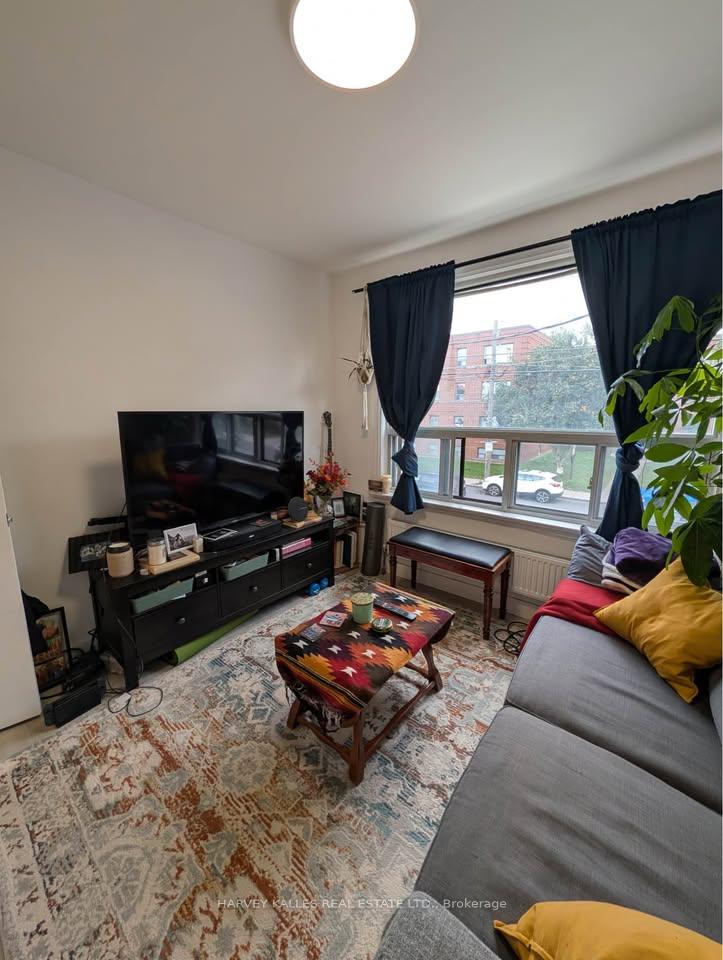 1982 Eglinton Avenue W 1, Toronto Unit: 1