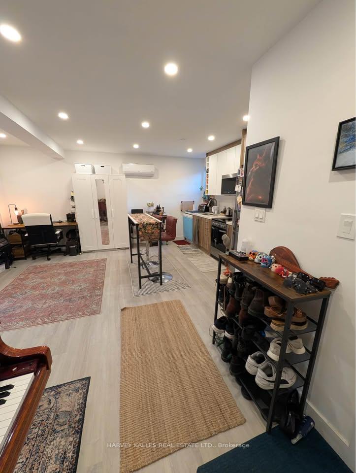 1982 Eglinton Avenue W 1, Toronto Unit: 1