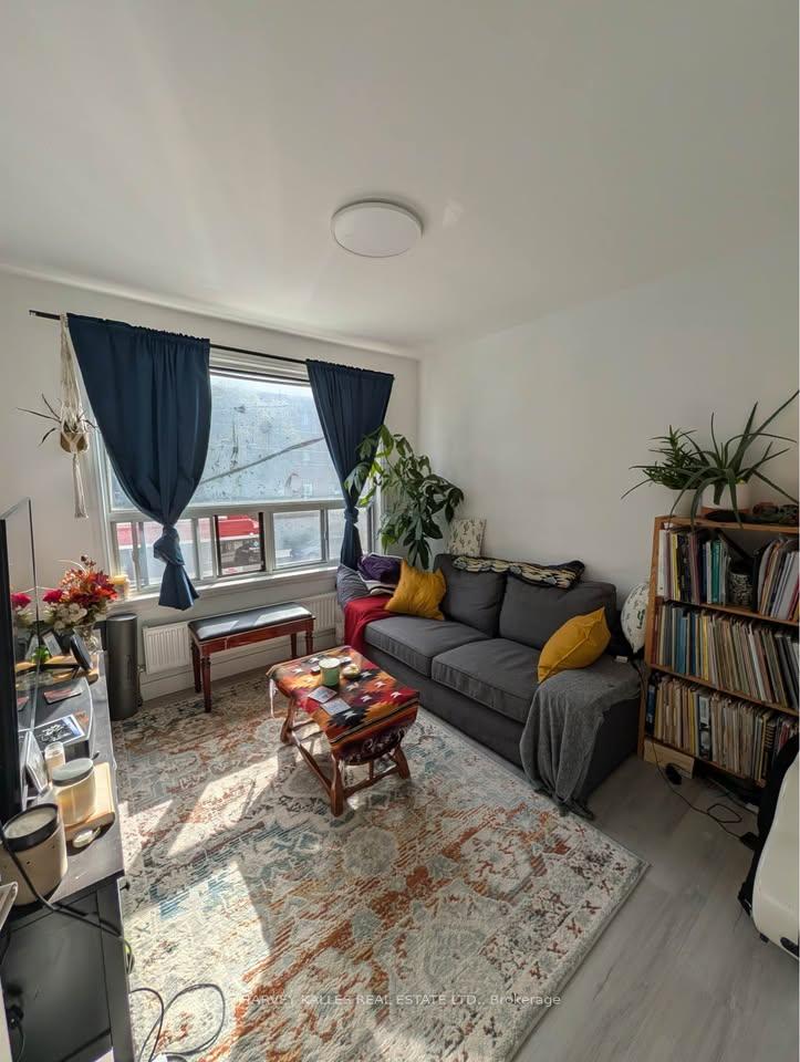 1982 Eglinton Avenue W 1, Toronto Unit: 1