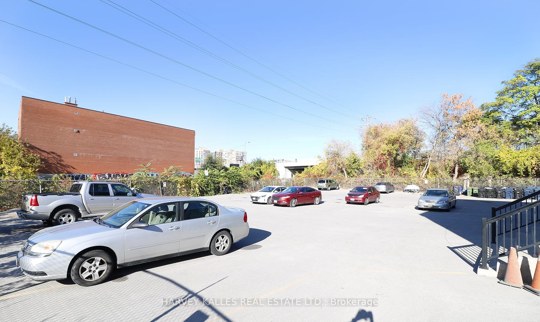 500 Gilbert Avenue 102, Toronto Unit: 102