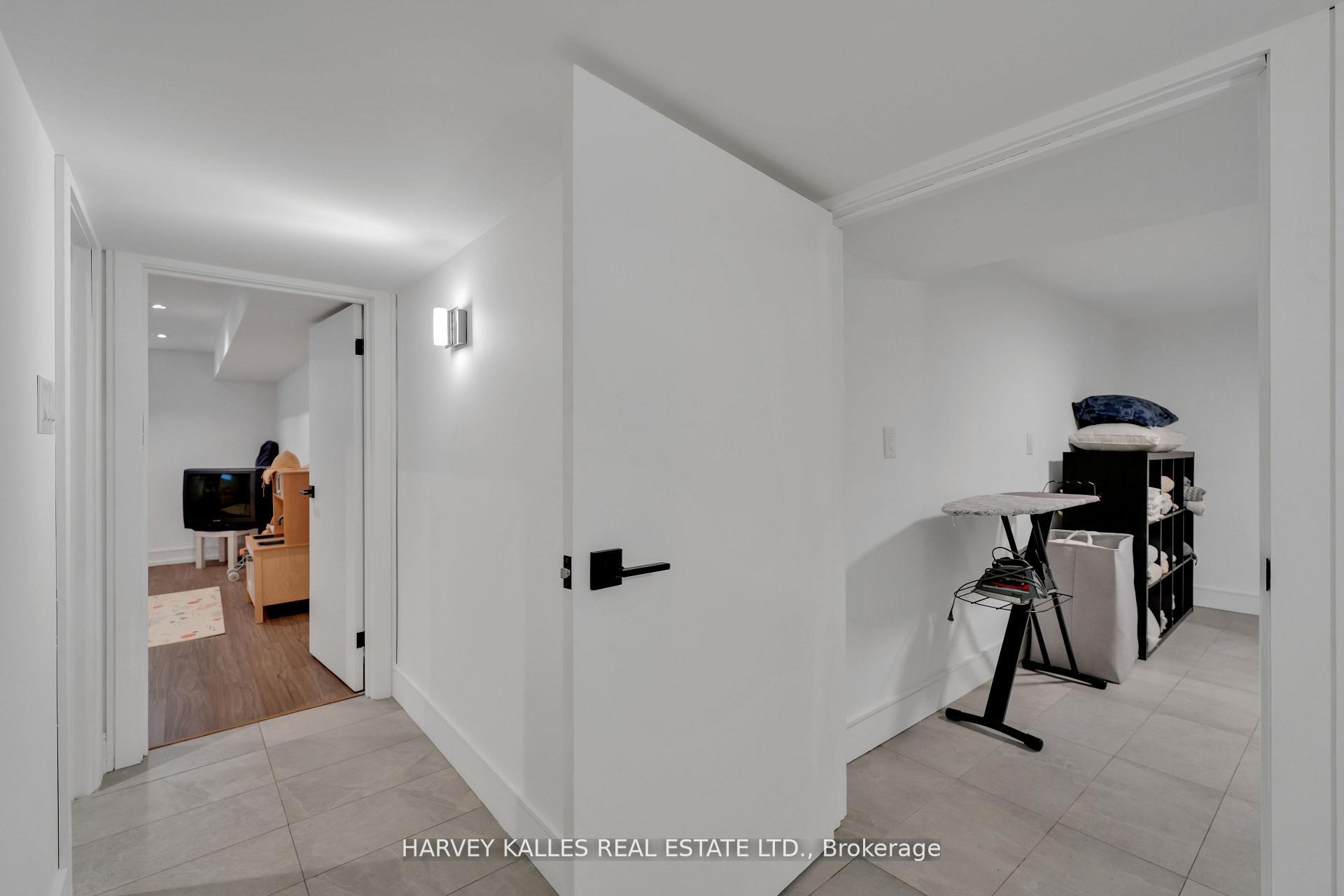 8 Circle Ridge, Toronto