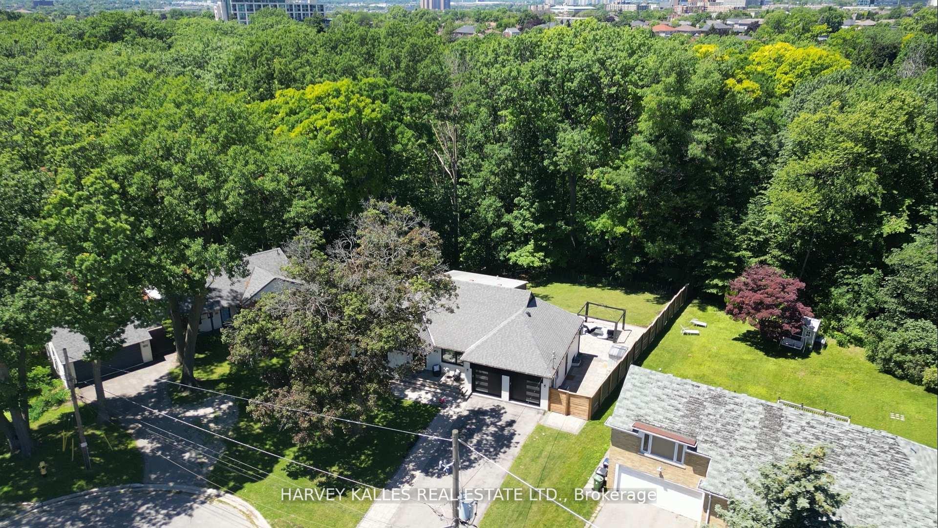 8 Circle Ridge, Toronto