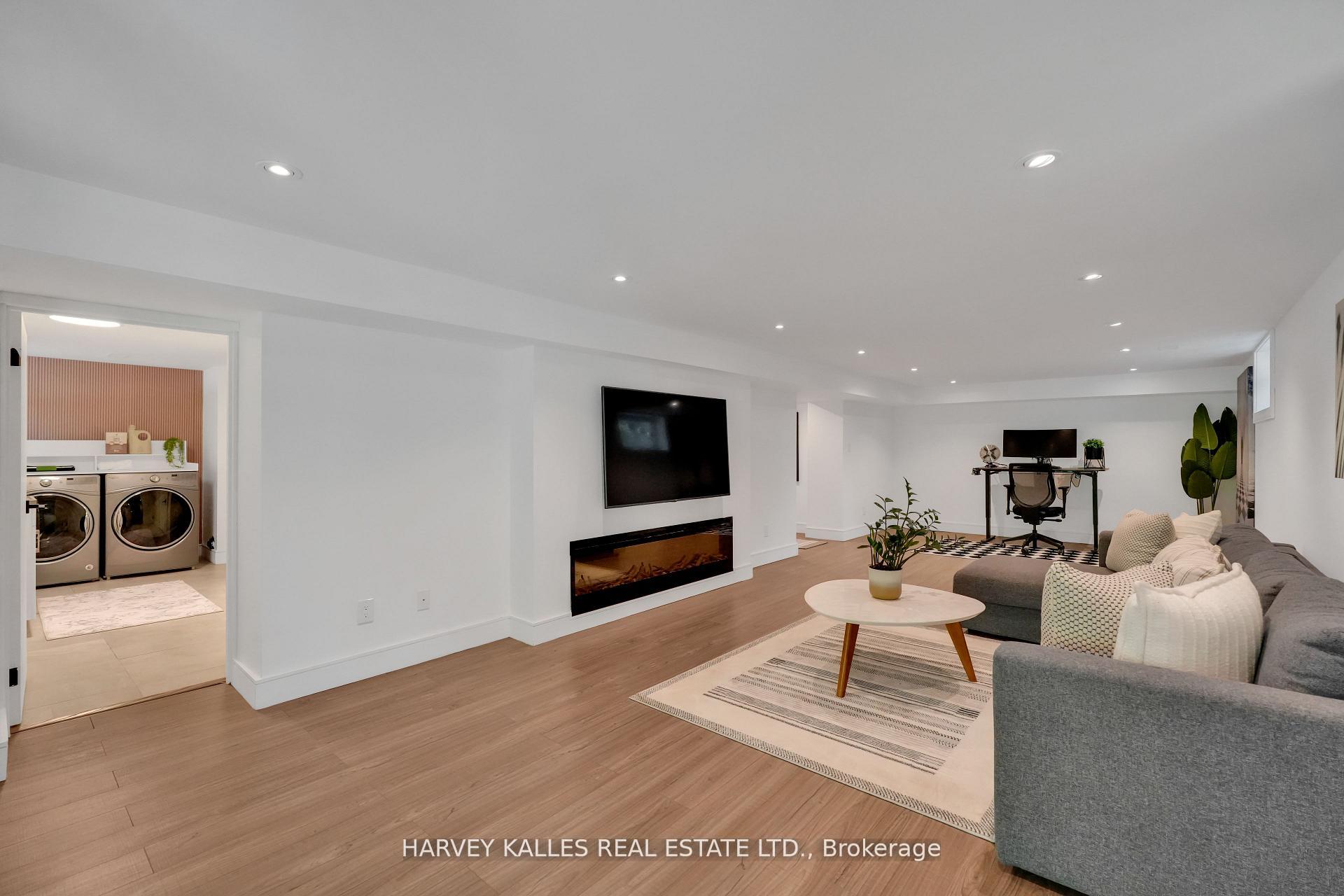 8 Circle Ridge, Toronto