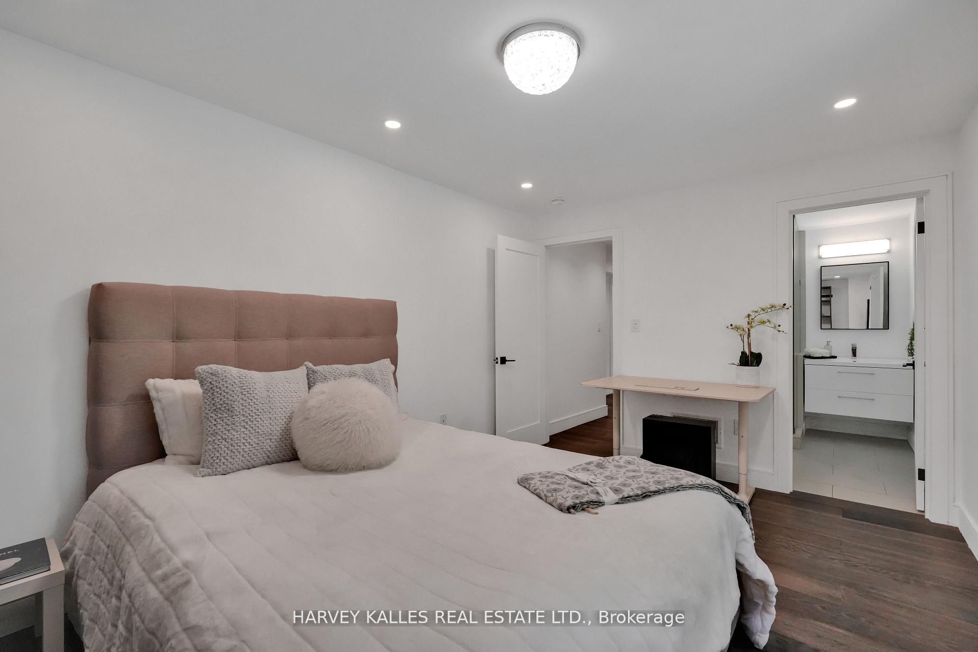 8 Circle Ridge, Toronto