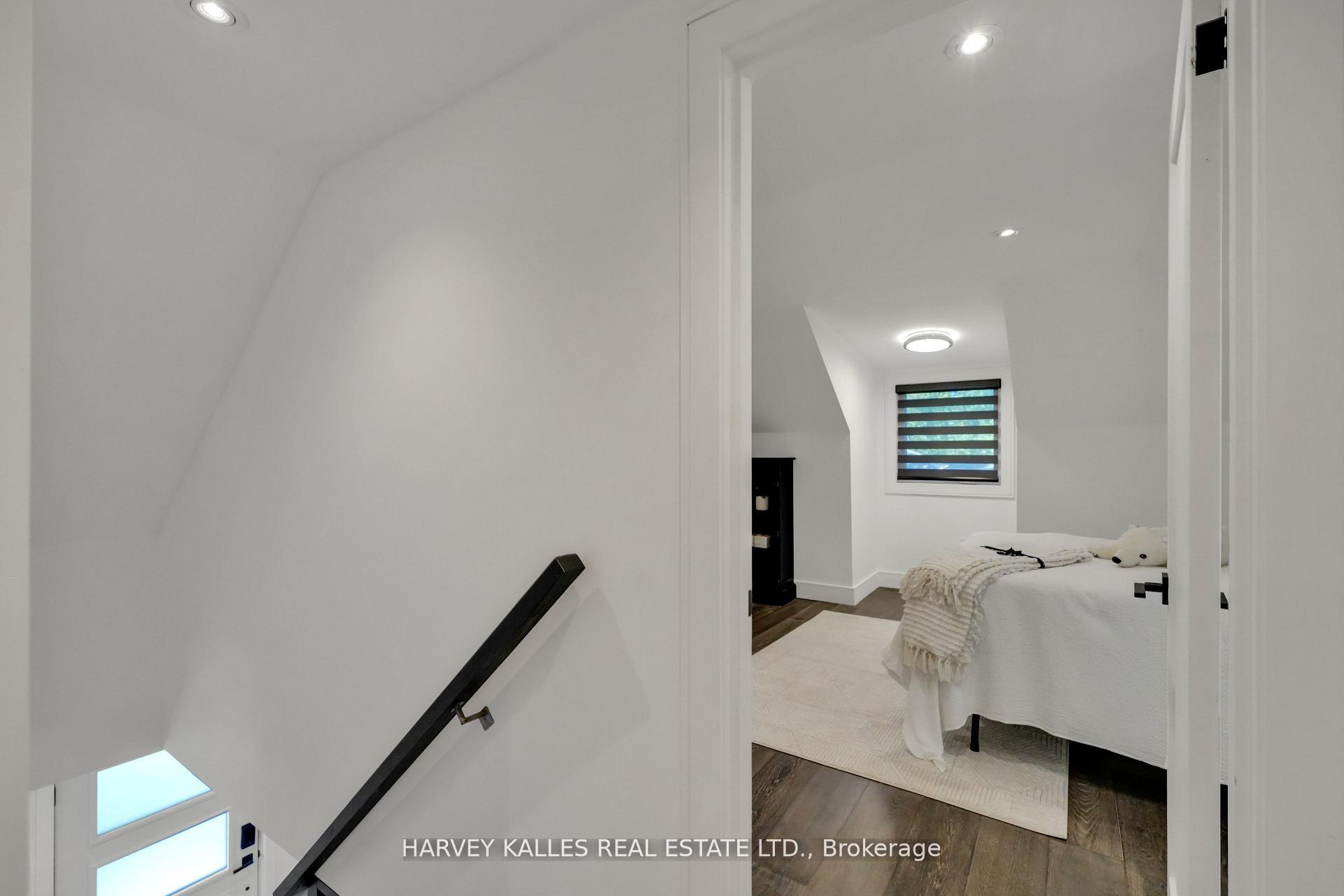 8 Circle Ridge, Toronto