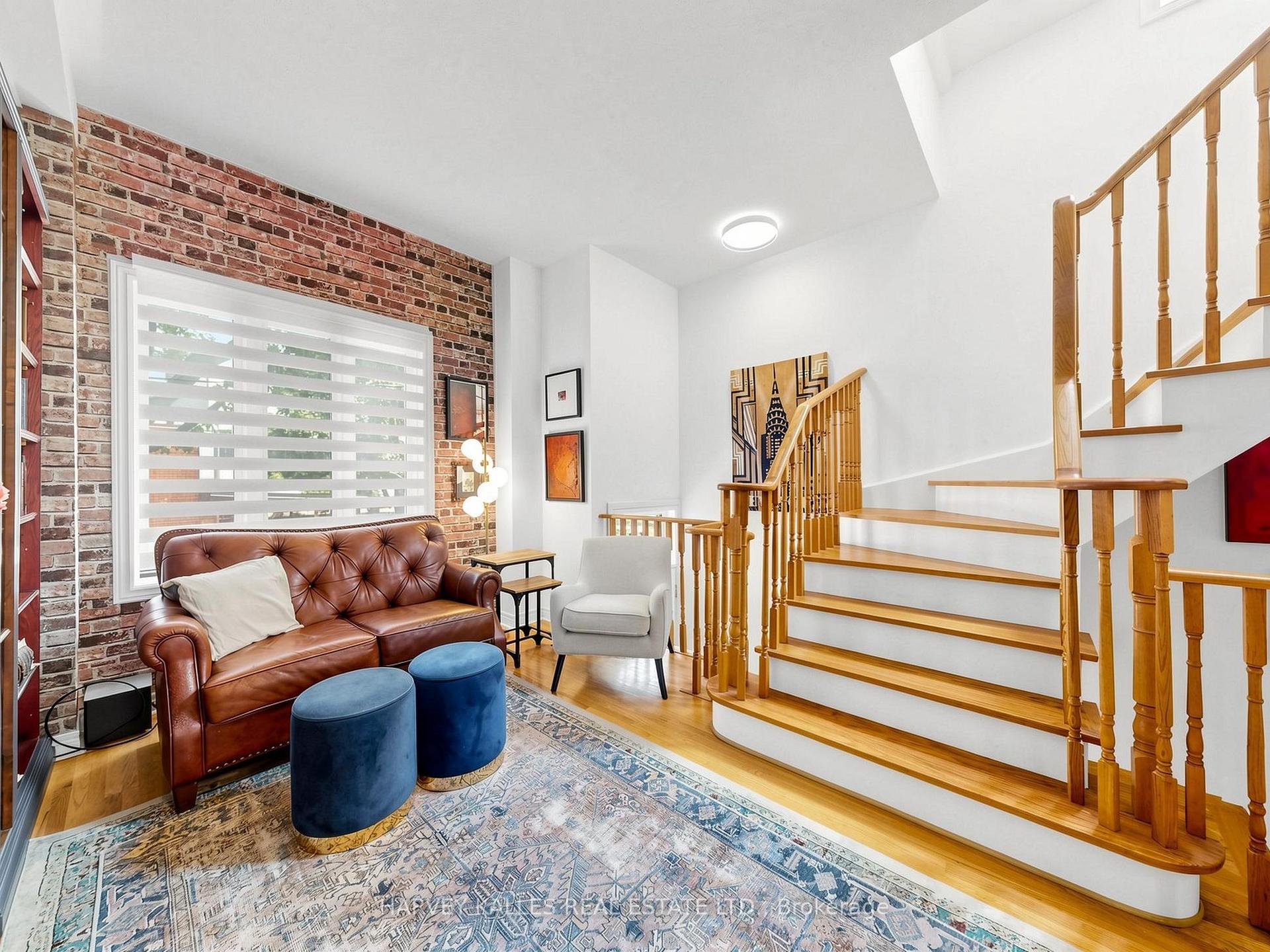 10 Lightbourn Avenue, Toronto