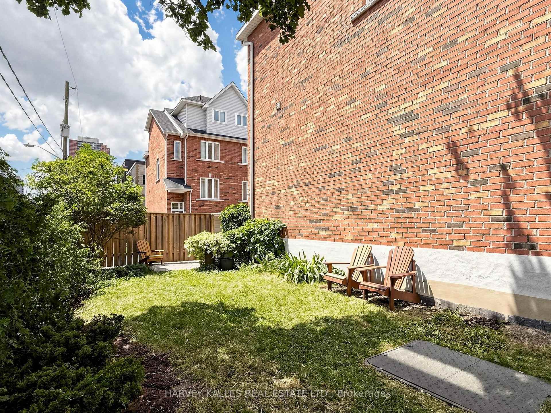 10 Lightbourn Avenue, Toronto