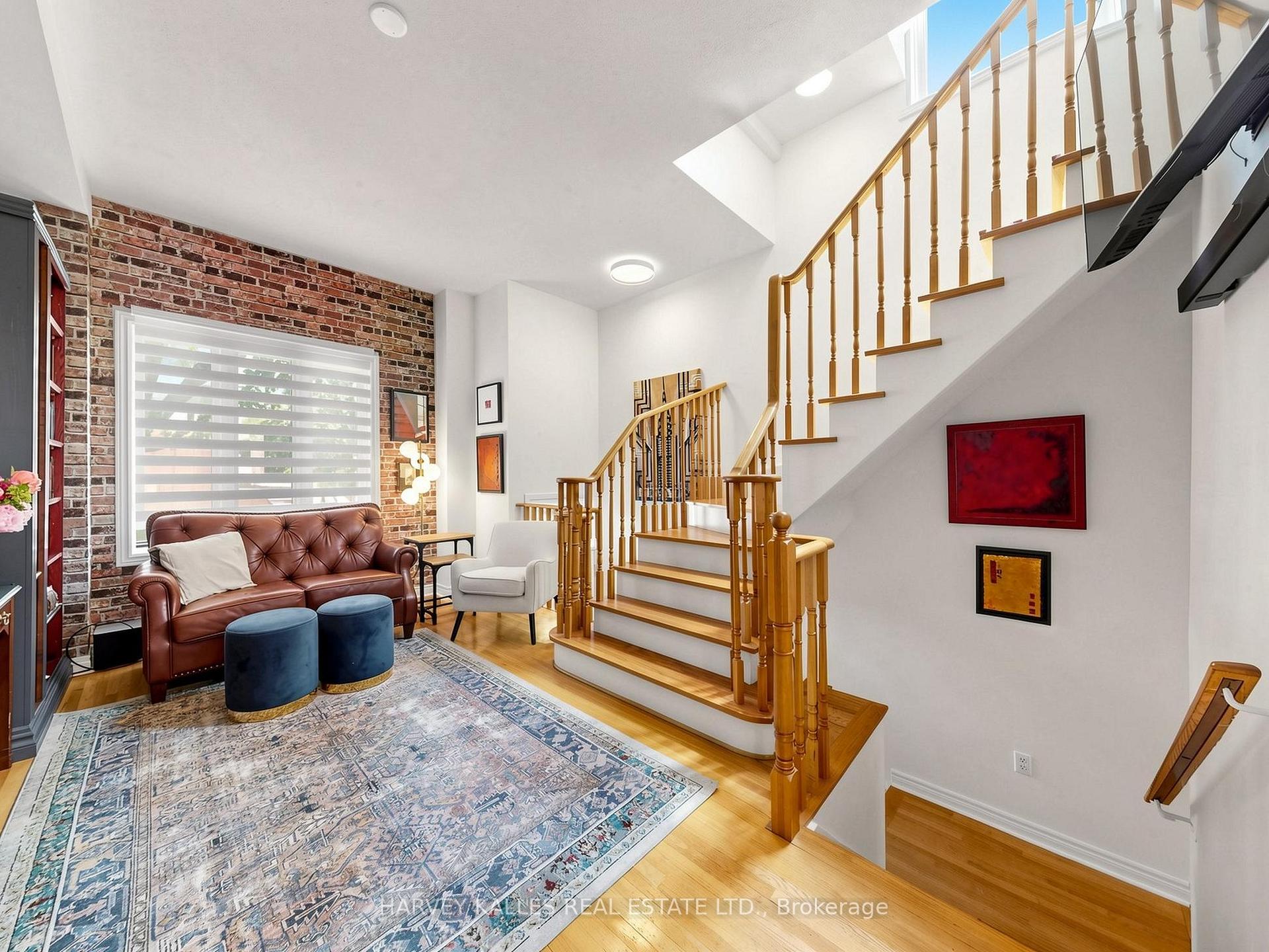 10 Lightbourn Avenue, Toronto