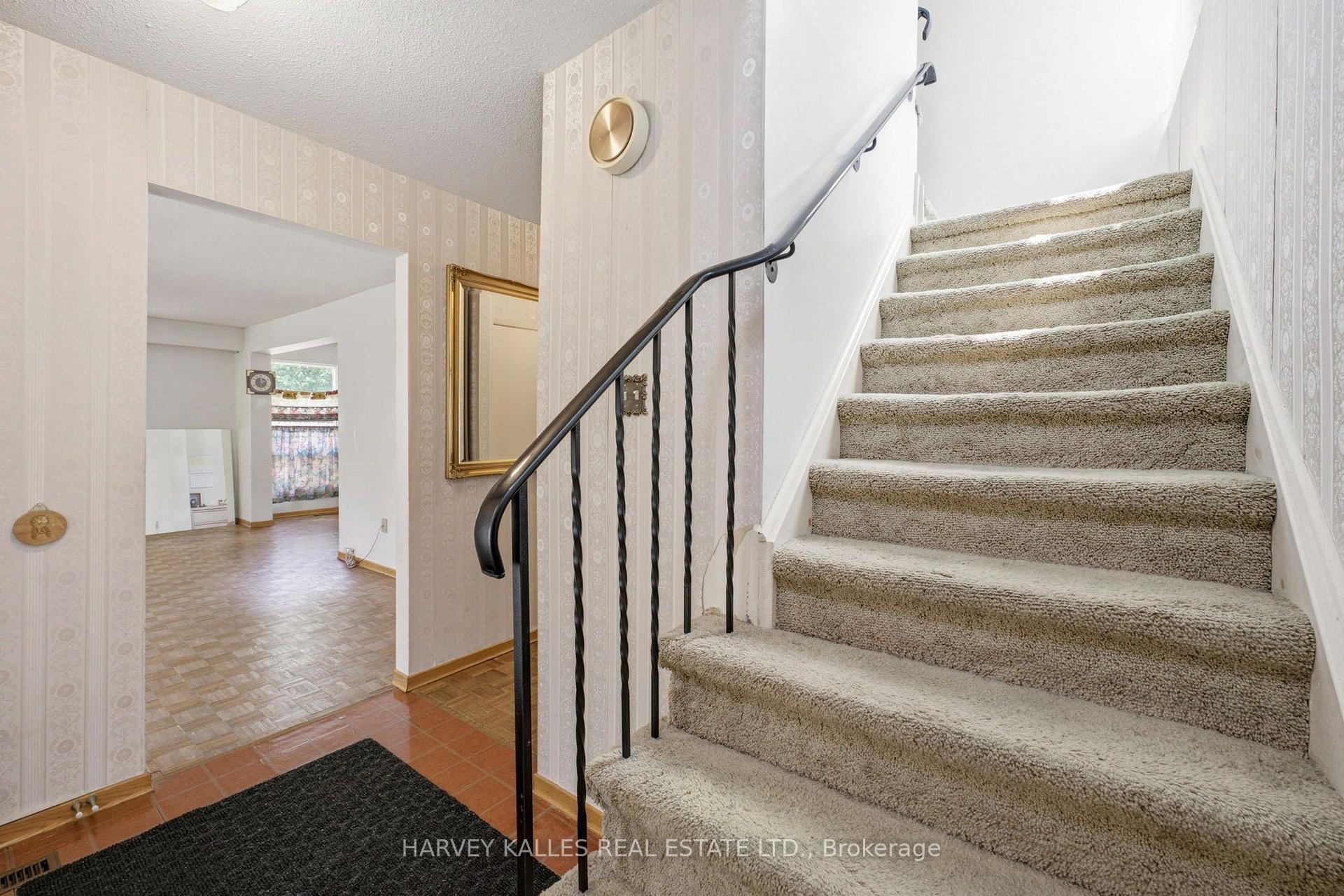 39 Newington Crescent, Toronto