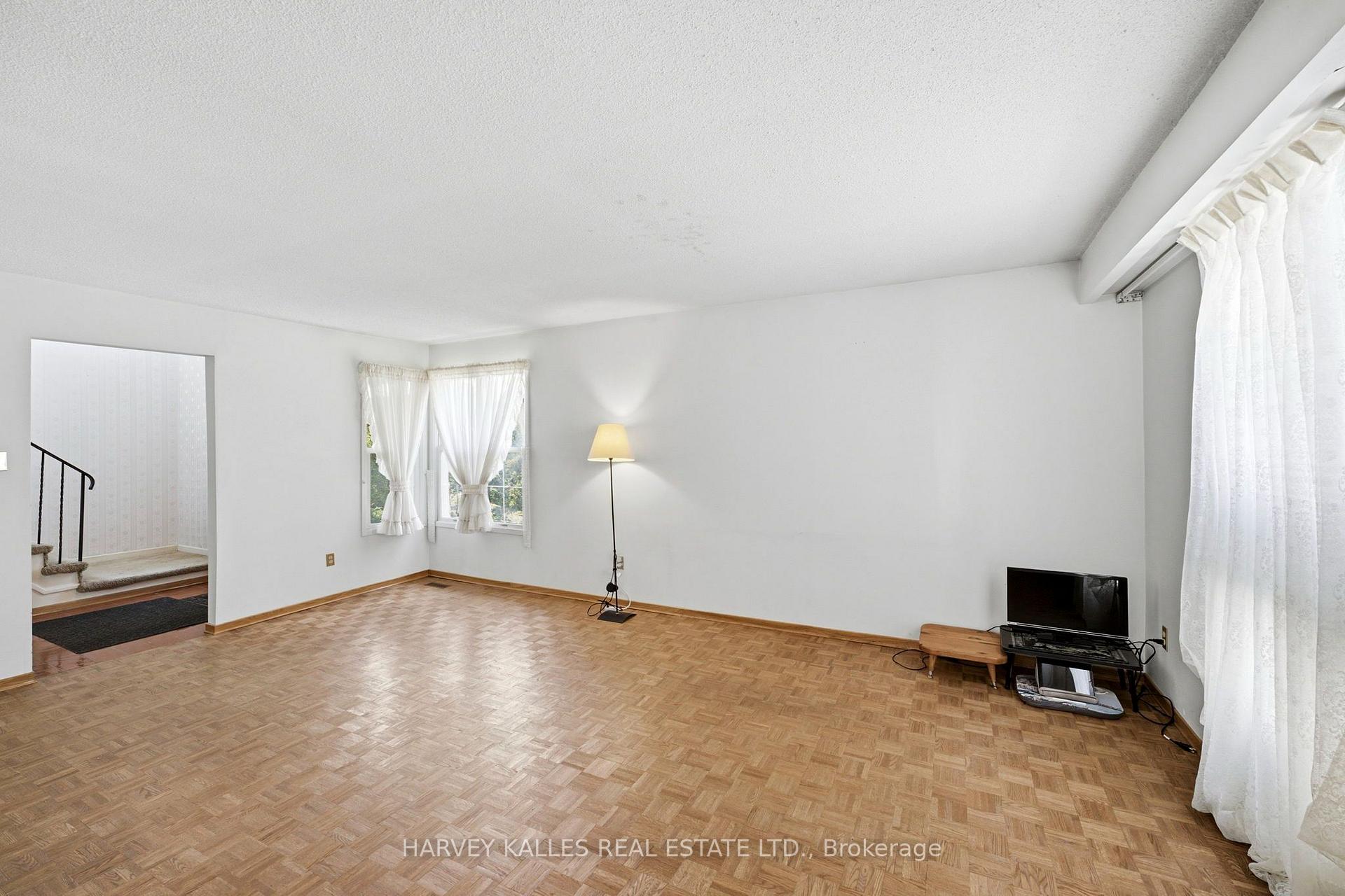 39 Newington Crescent, Toronto