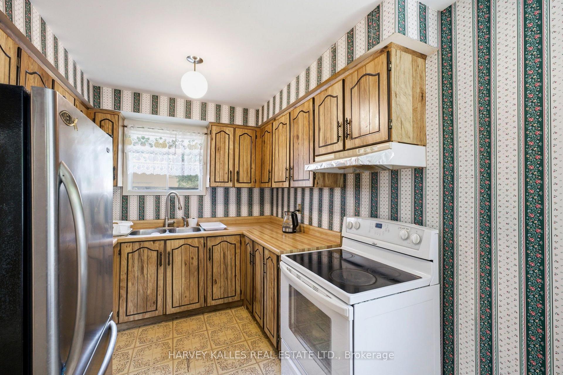 39 Newington Crescent, Toronto