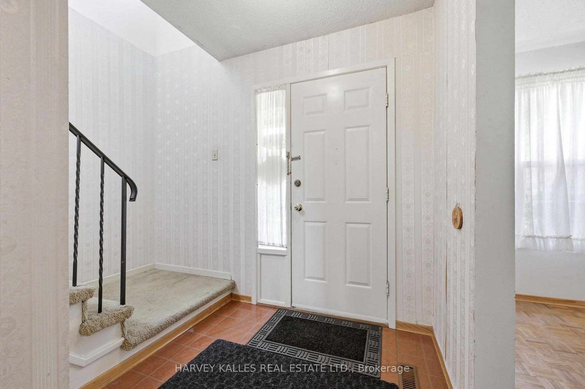 39 Newington Crescent, Toronto