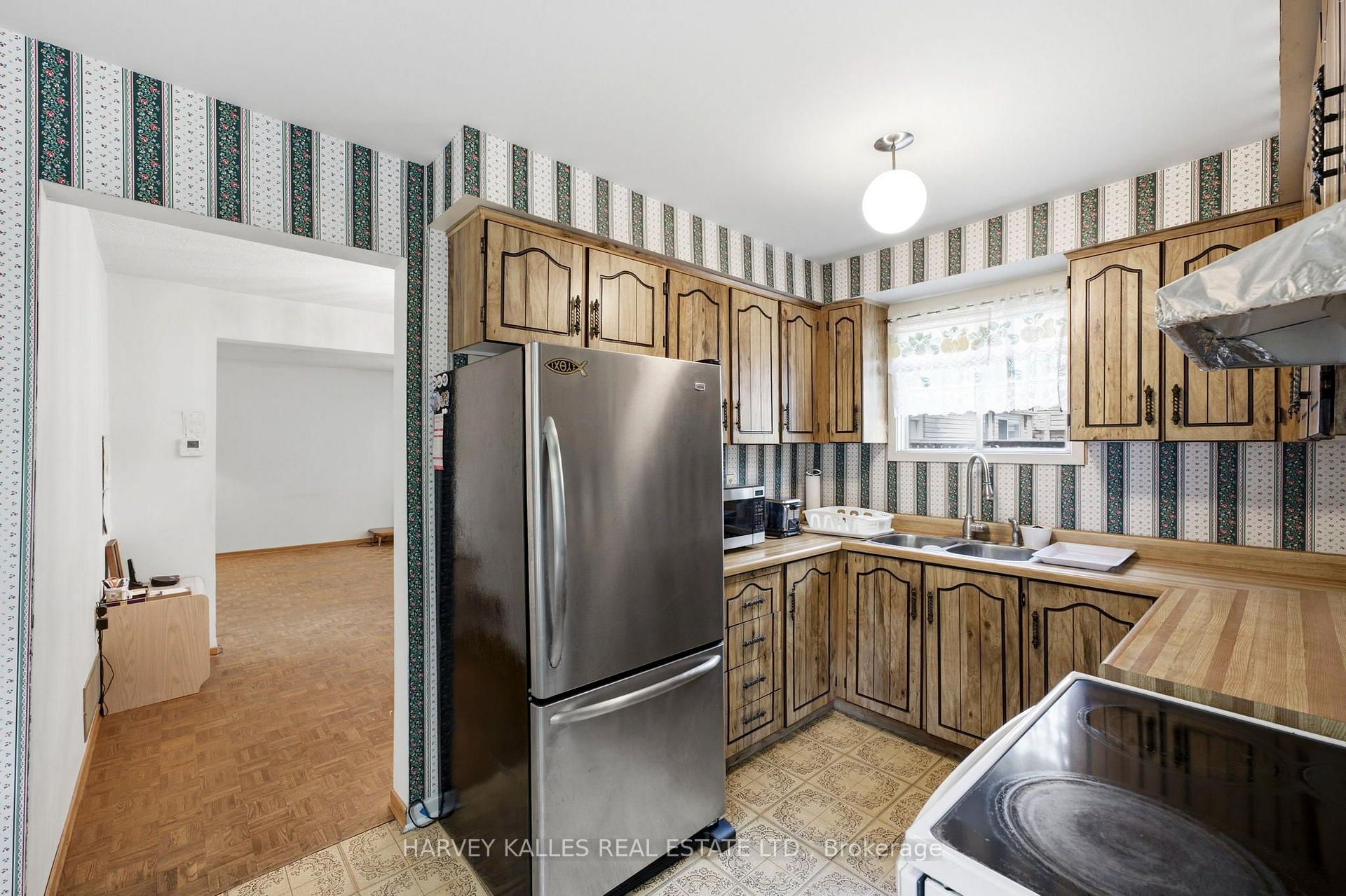 39 Newington Crescent, Toronto
