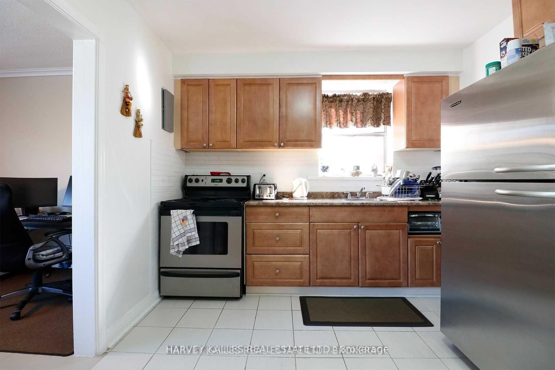 88 Trethewey Drive 4, Toronto Unit: 4