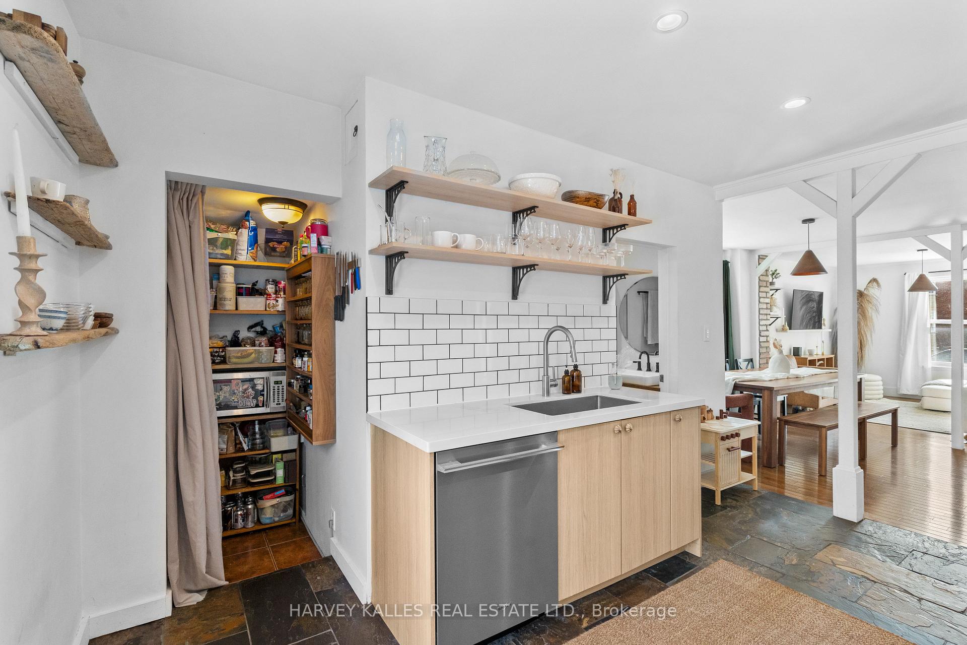 14 Manitoba Street, Toronto