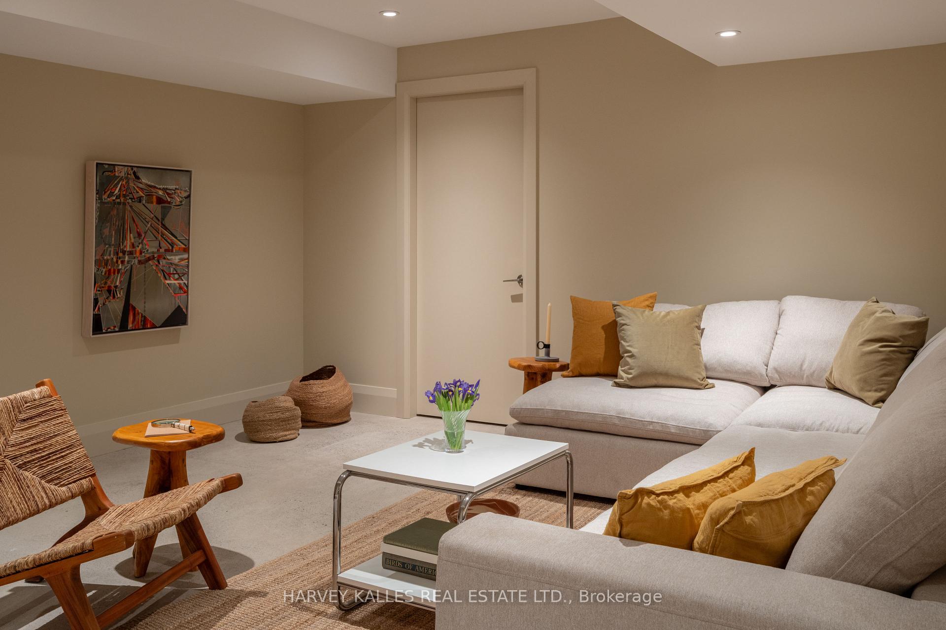 157 Hallam Street C, Toronto Unit: C