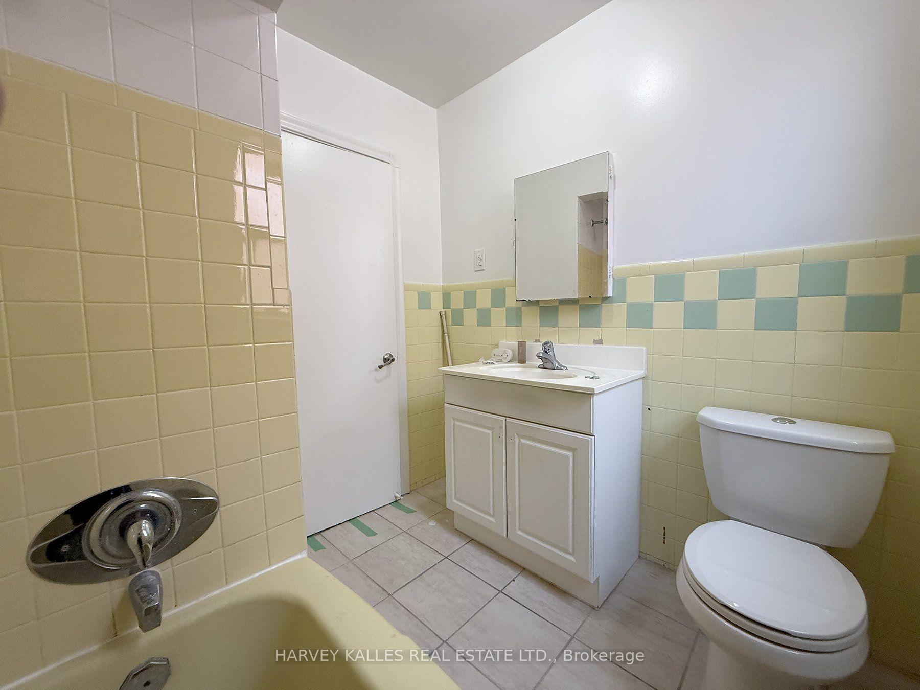 88 Trethewey Drive 6, Toronto Unit: 6