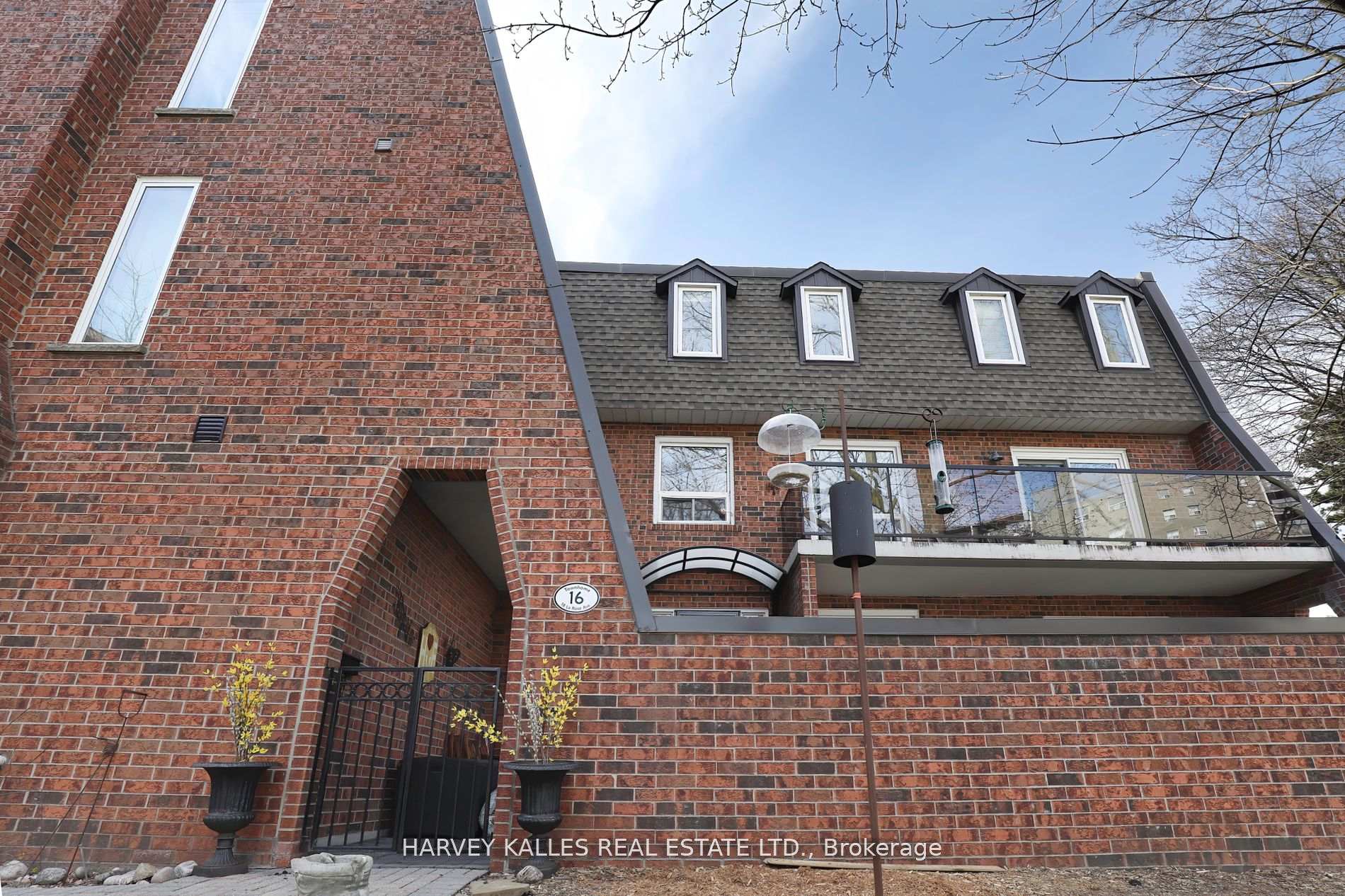 18 La Rose Avenue TH16, Toronto Unit: TH16