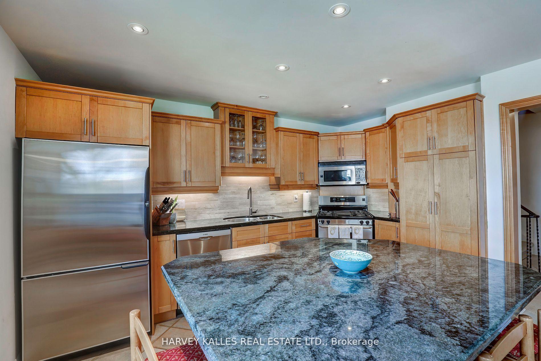 18 La Rose Avenue TH16, Toronto Unit: TH16