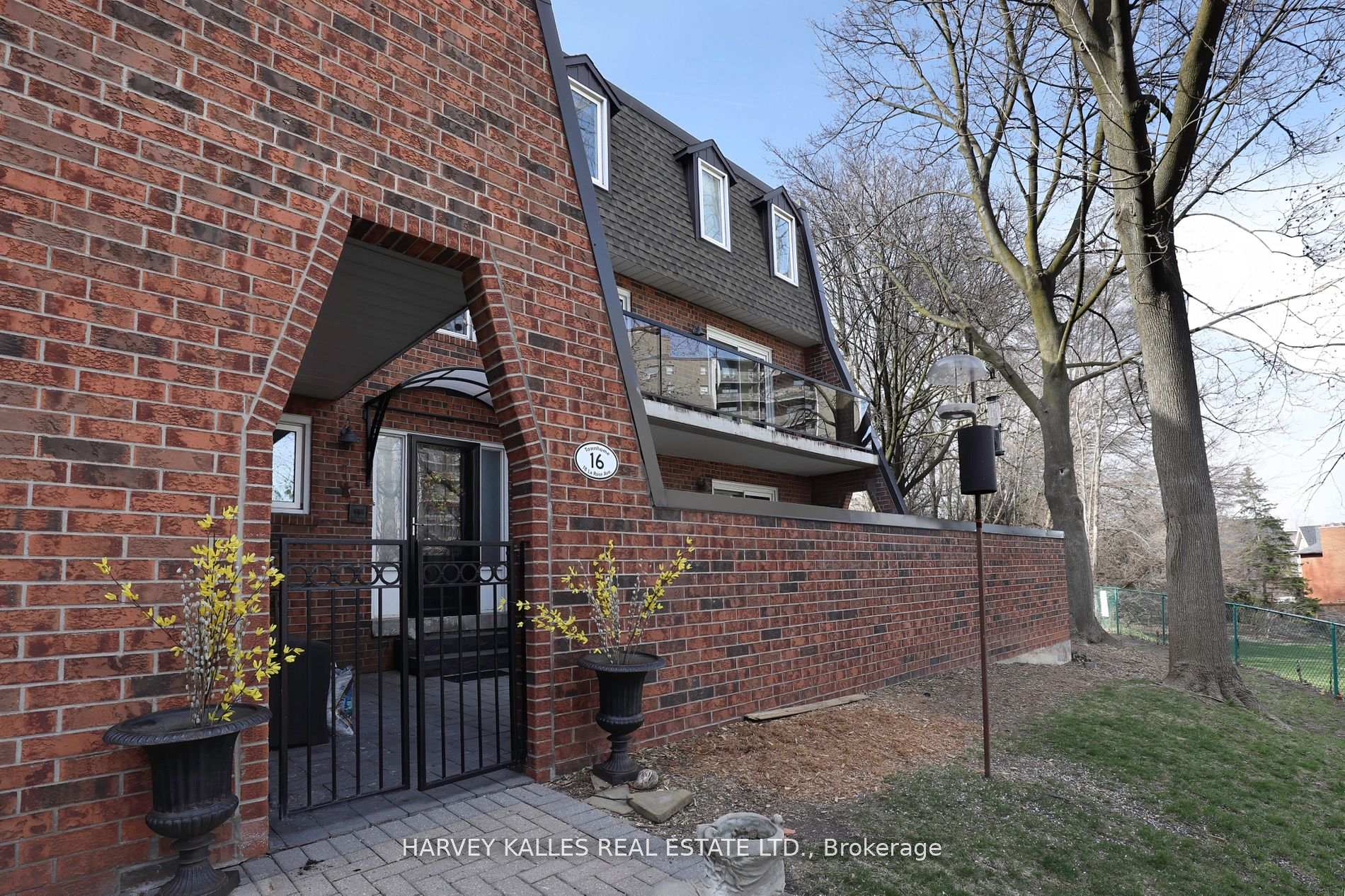 18 La Rose Avenue TH16, Toronto Unit: TH16