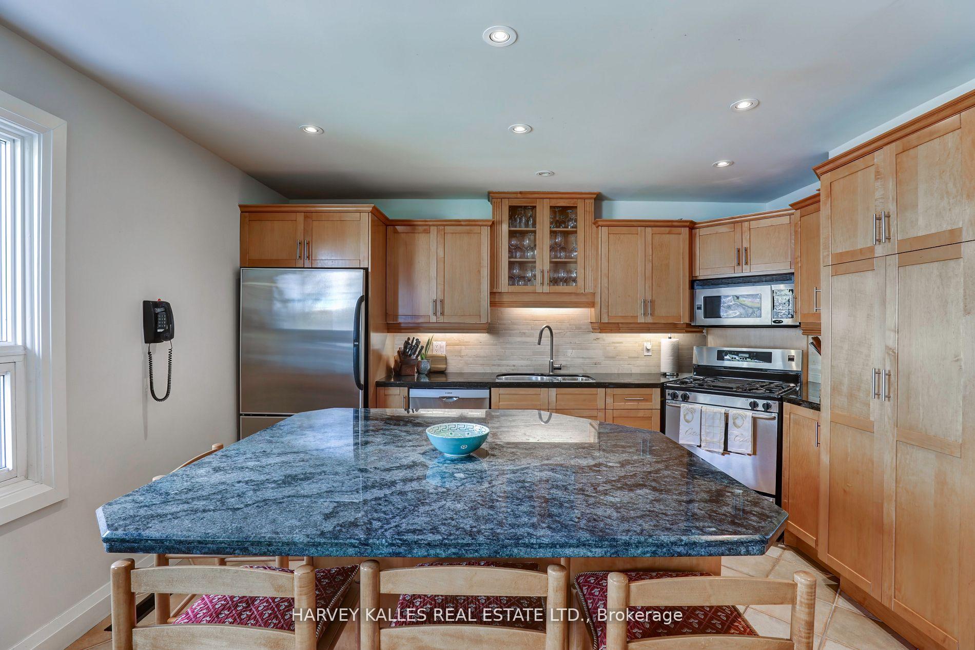 18 La Rose Avenue TH16, Toronto Unit: TH16