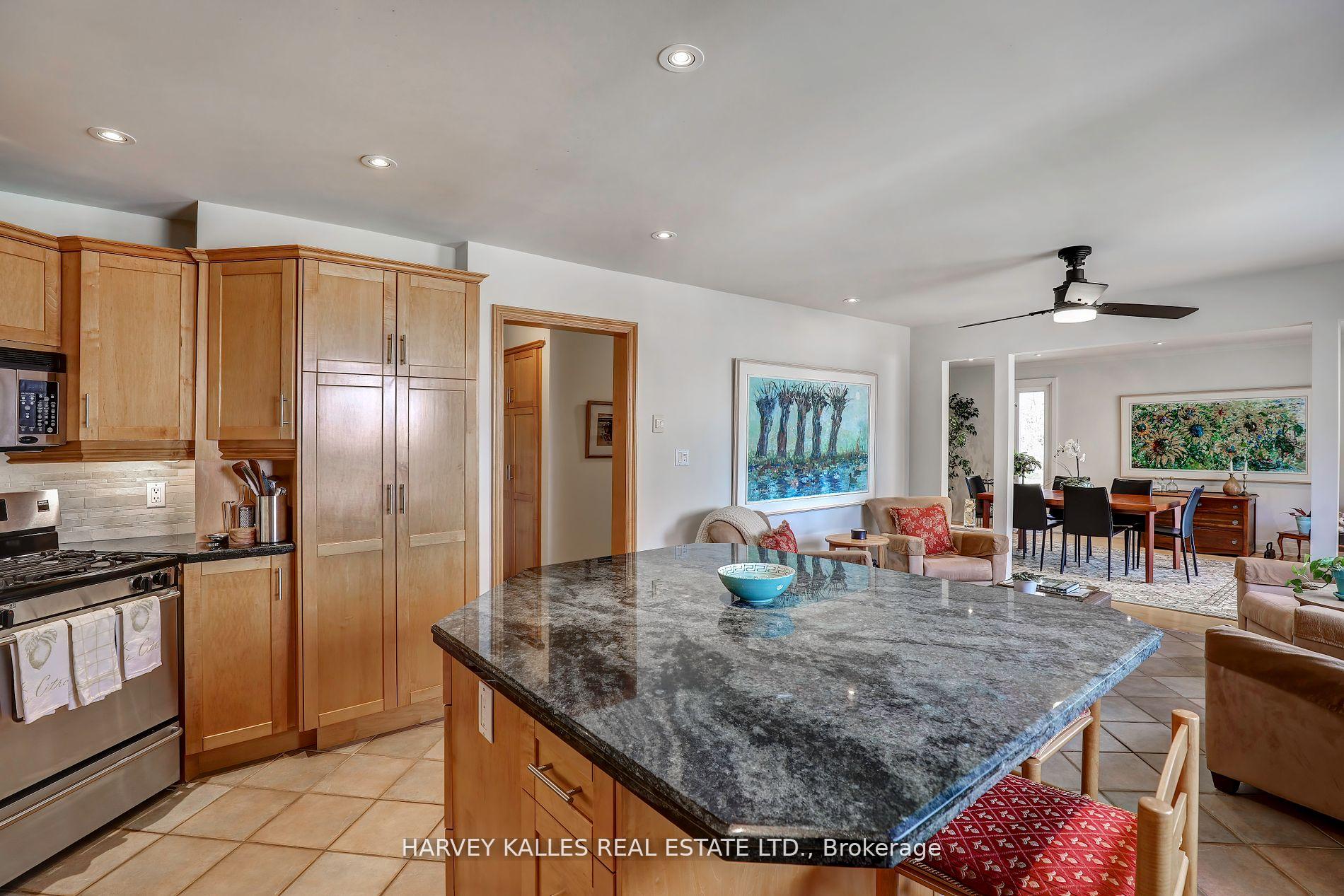 18 La Rose Avenue TH16, Toronto Unit: TH16