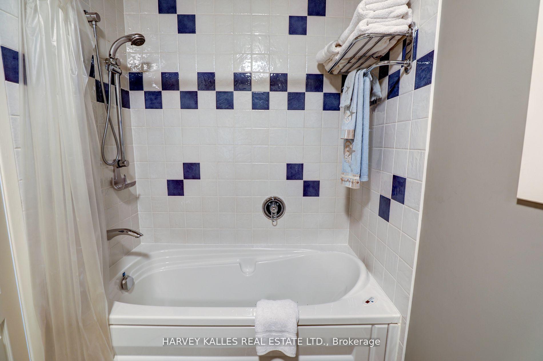 18 La Rose Avenue TH16, Toronto Unit: TH16