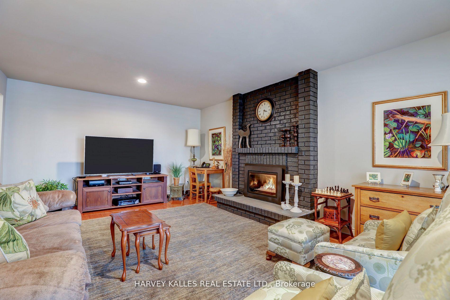 18 La Rose Avenue TH16, Toronto Unit: TH16
