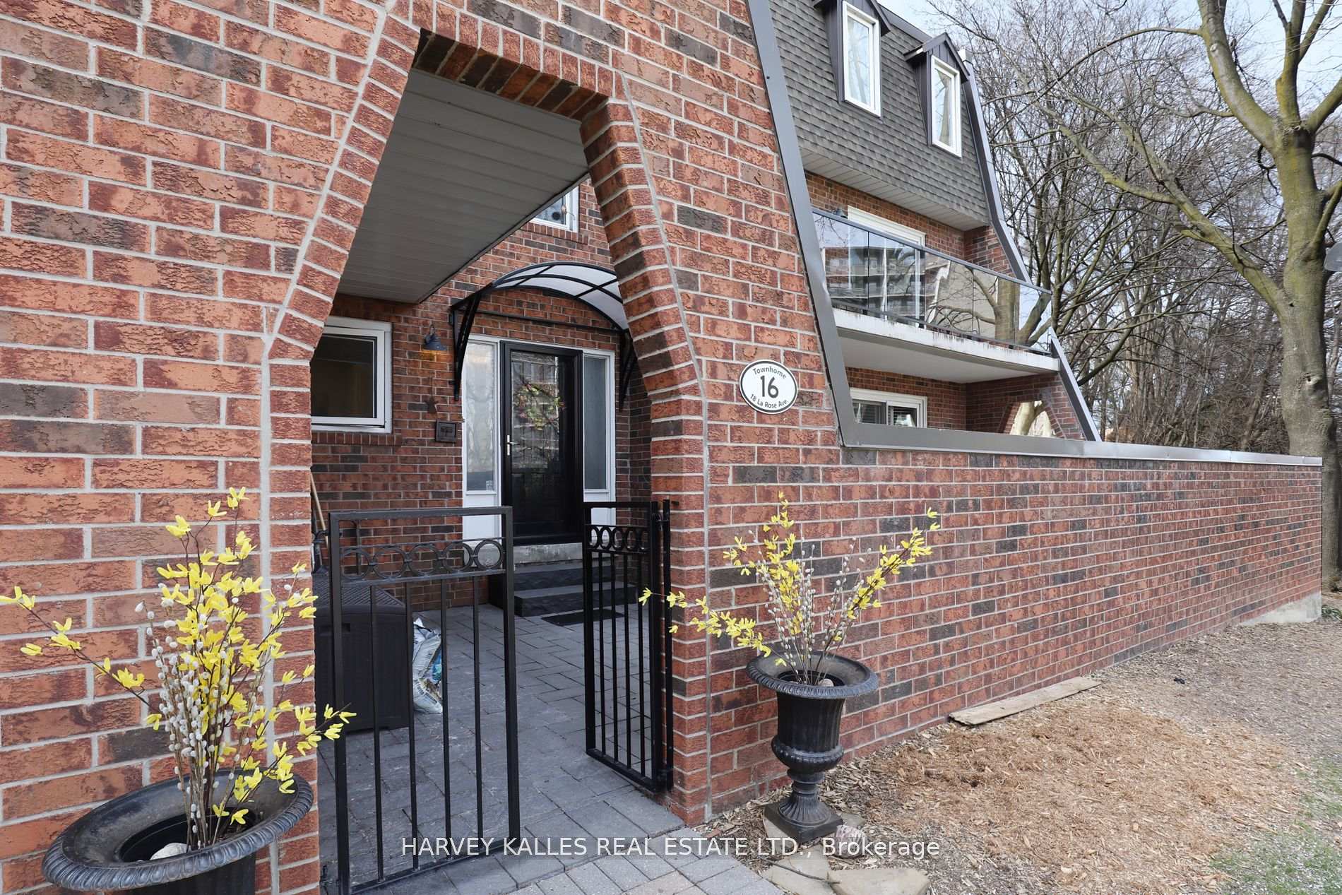 18 La Rose Avenue TH16, Toronto Unit: TH16