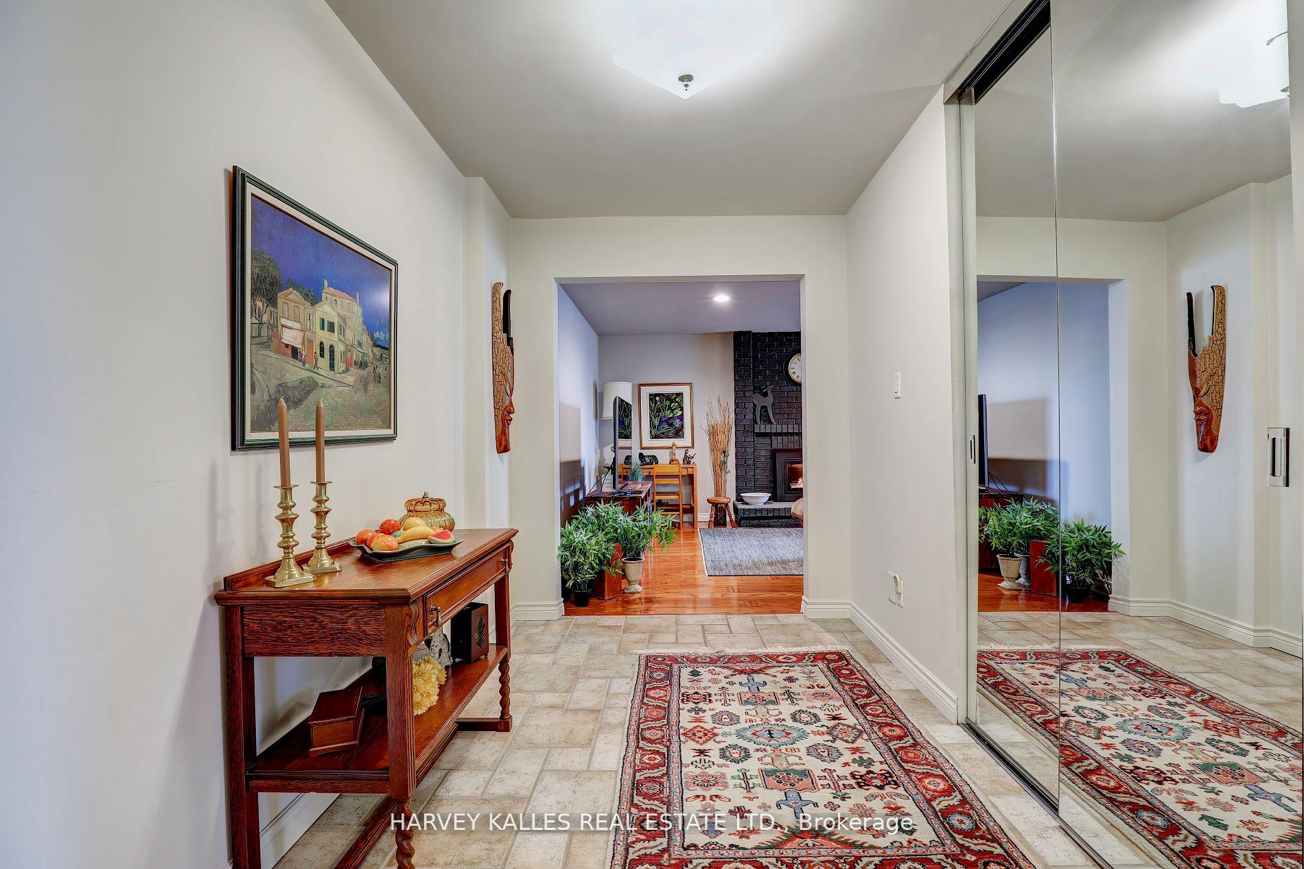 18 La Rose Avenue TH16, Toronto Unit: TH16