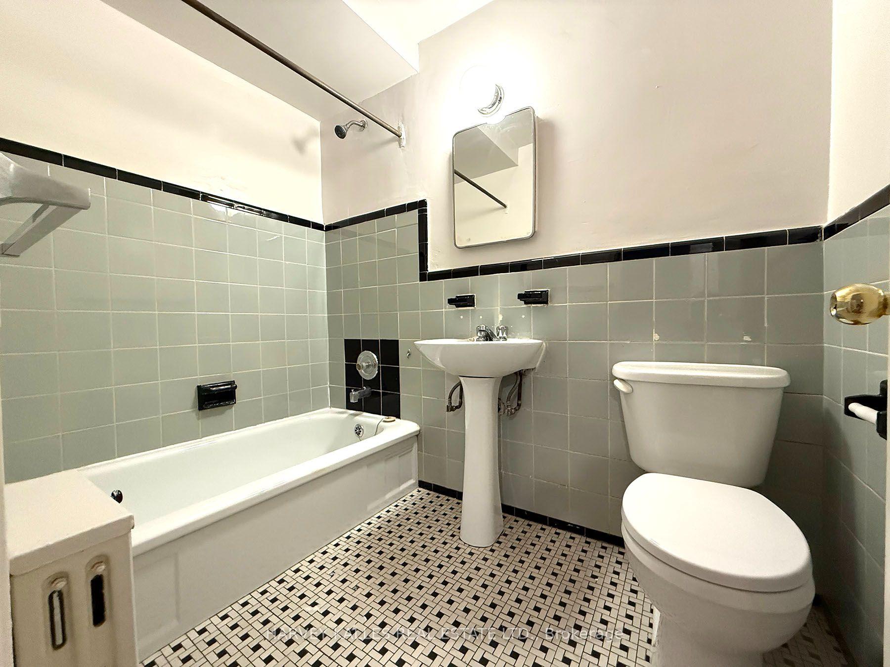 1490 Eglinton Avenue W 407, Toronto Unit: 407