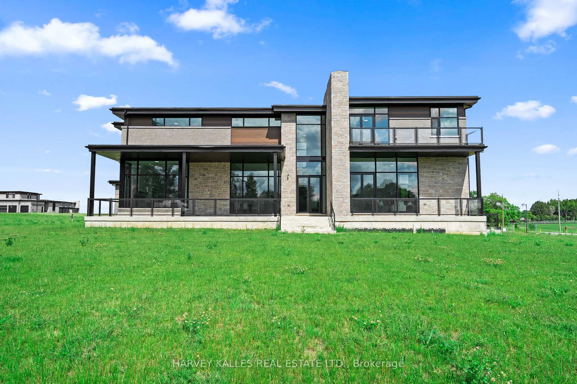 2 Sugarbush Court