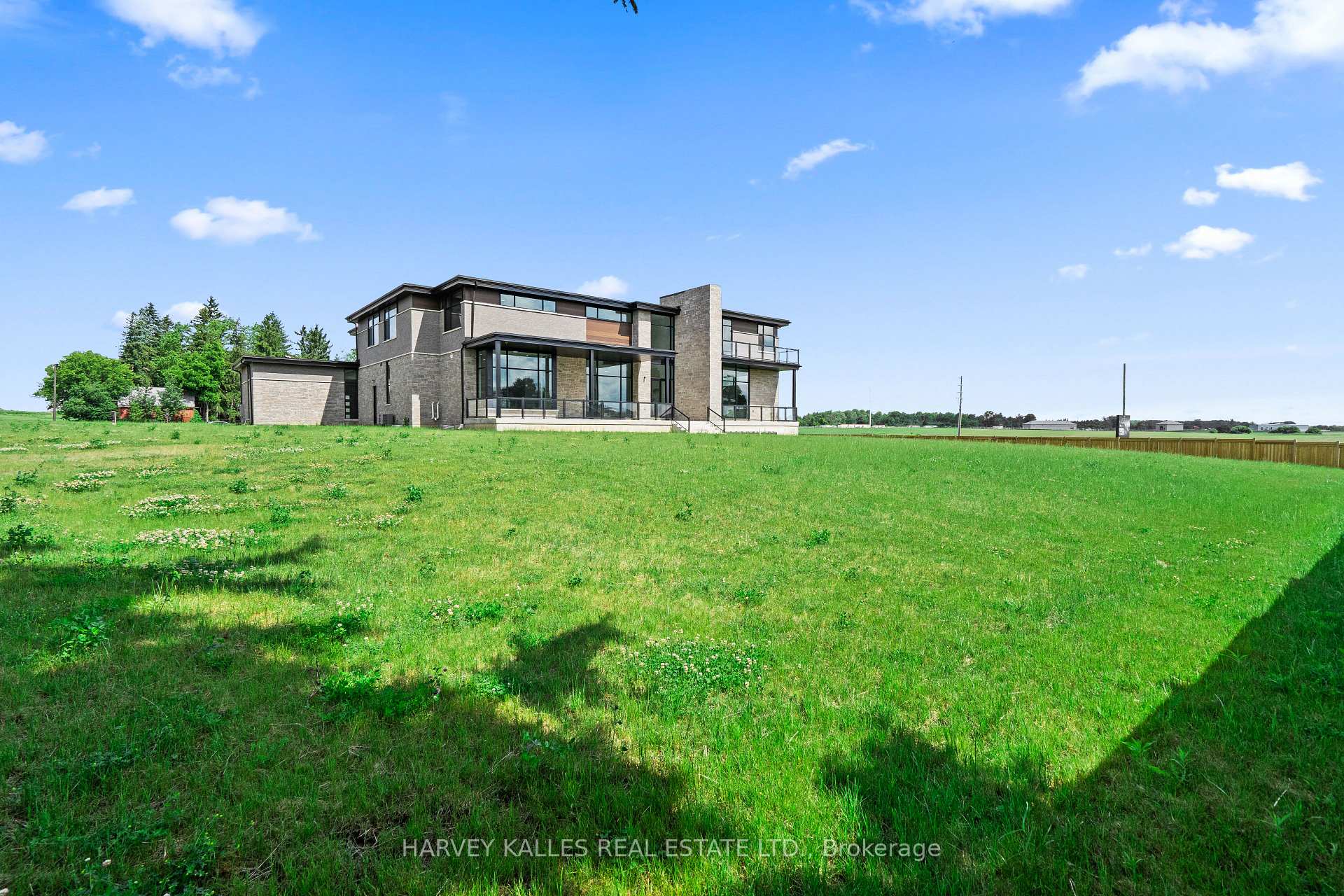 2 Sugarbush Court