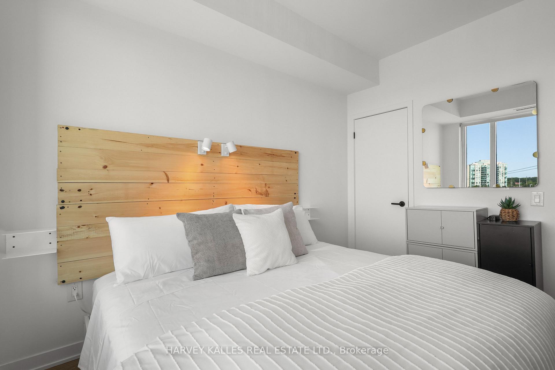 2495 Eglinton Avenue W 609