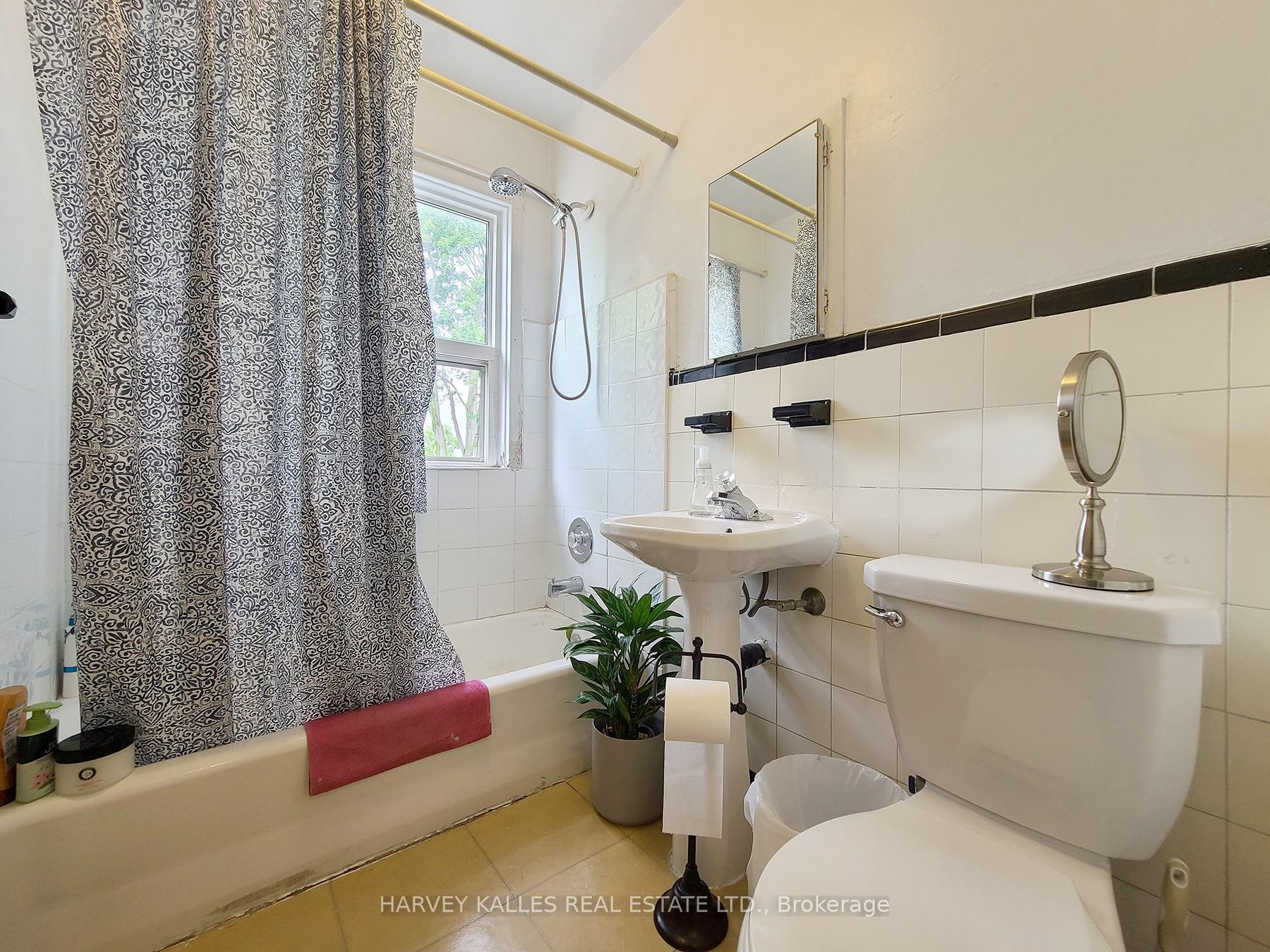 2434 Keele Street 9, Toronto Unit: 9
