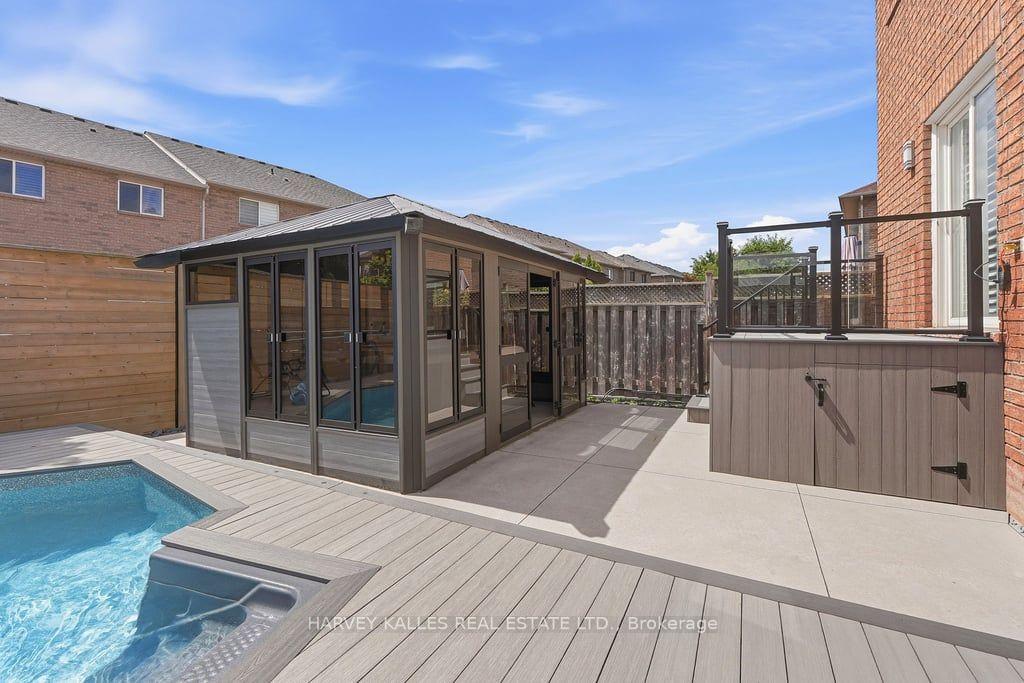 2033 Redstone Crescent