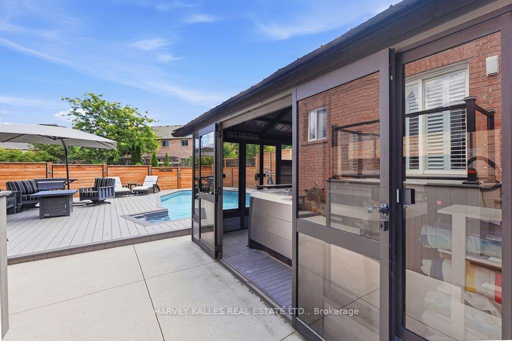 2033 Redstone Crescent