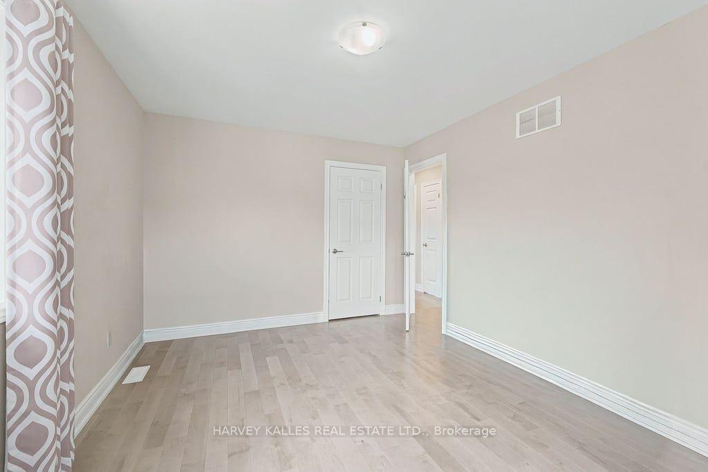 2033 Redstone Crescent