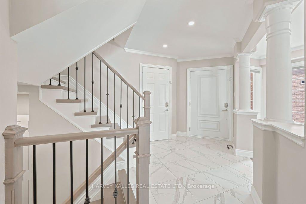 2033 Redstone Crescent
