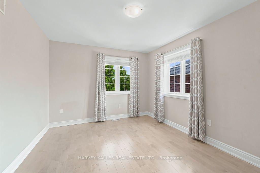 2033 Redstone Crescent