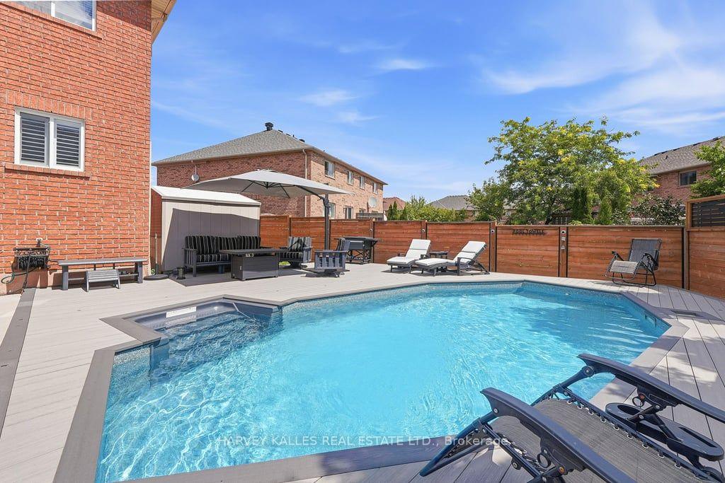 2033 Redstone Crescent